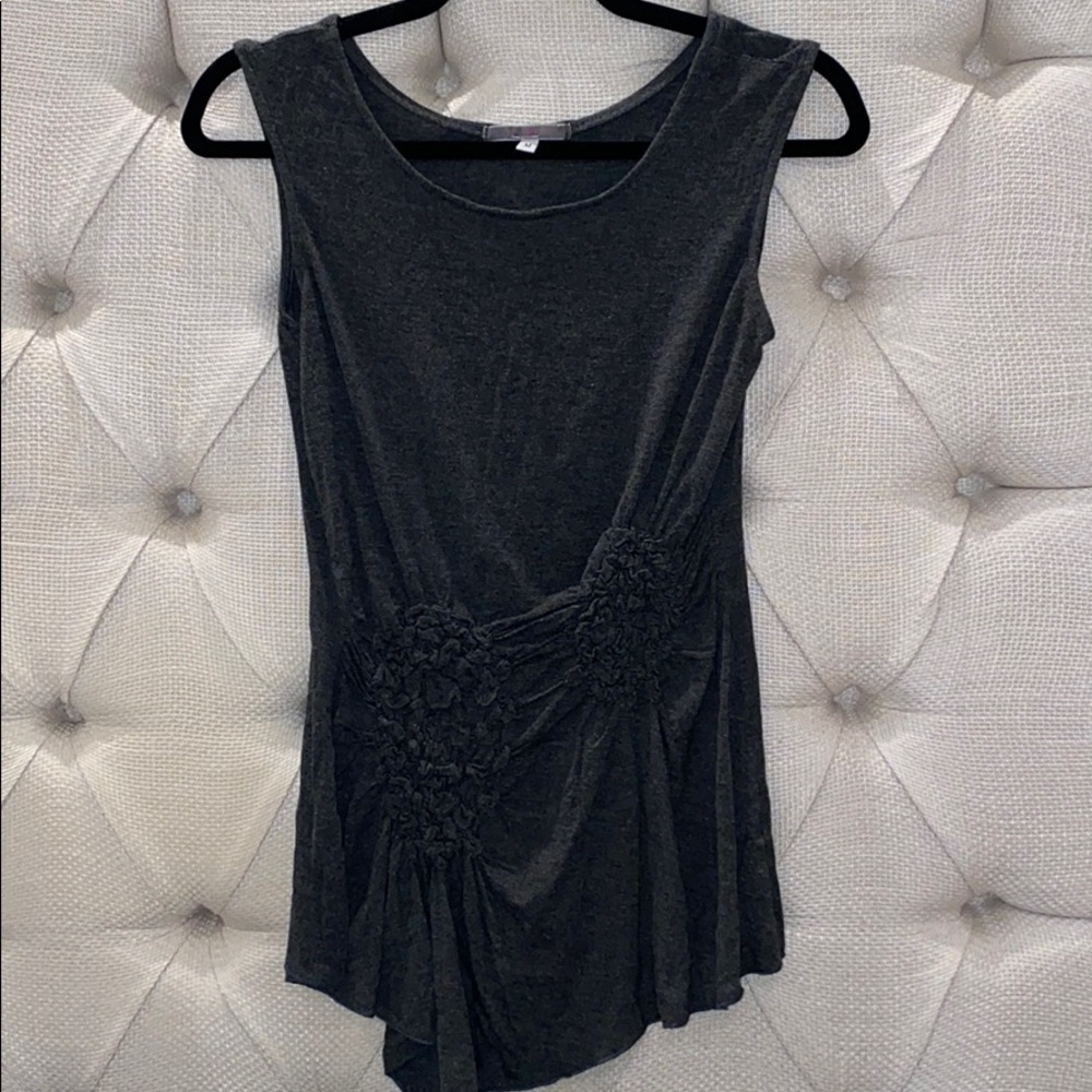 Gray tank top with scrunchie / scrunch in front